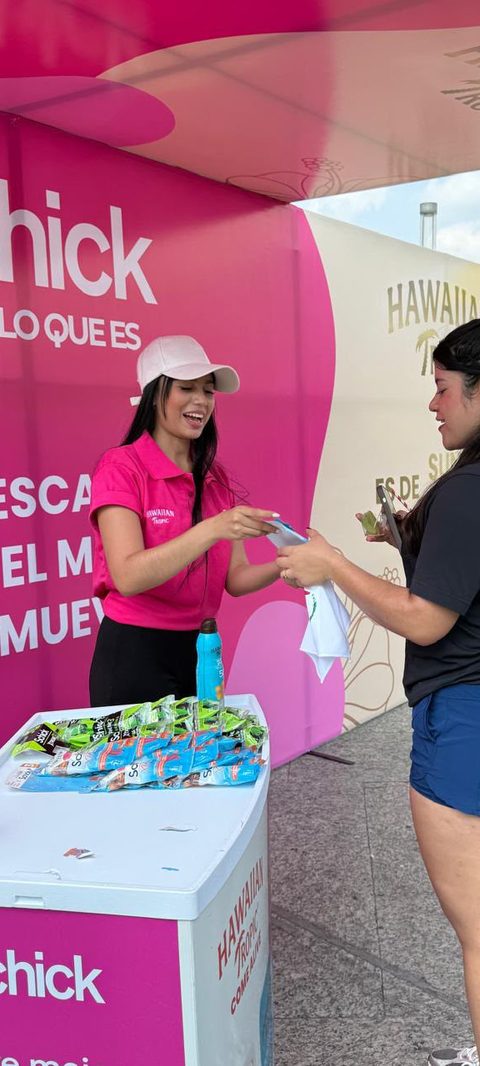 Activación de marca con promotora